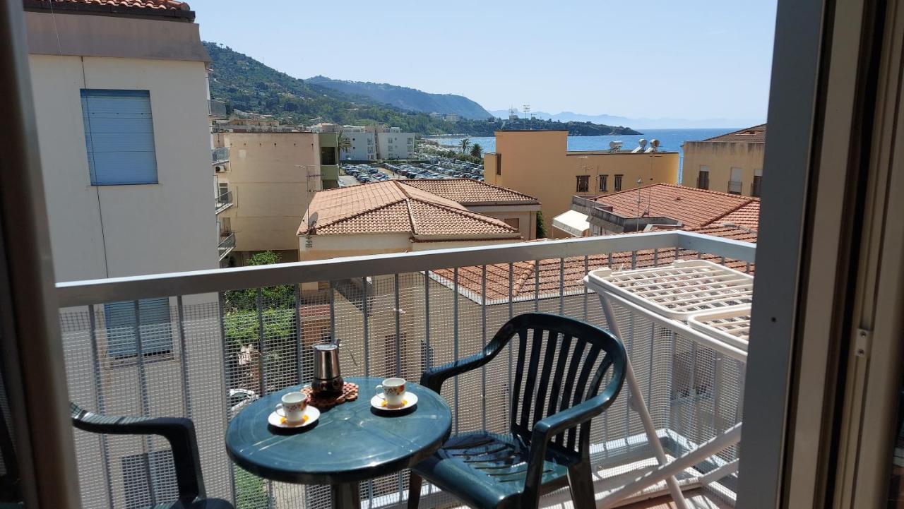 Casa Floridea -Mediterranea Sicilia Apt Cefalu Exterior photo